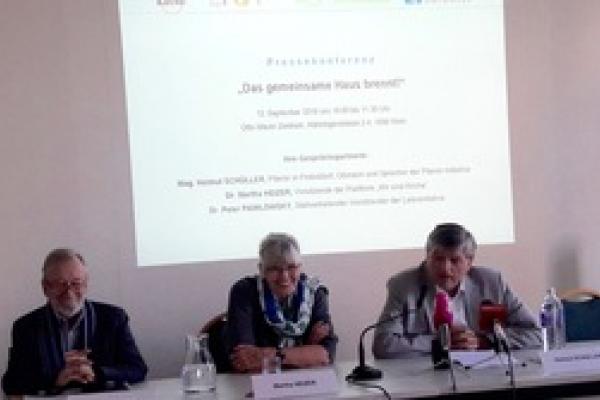 Podium mit Helmut Schüller, Martha Heizer, Peter Pawlowsky